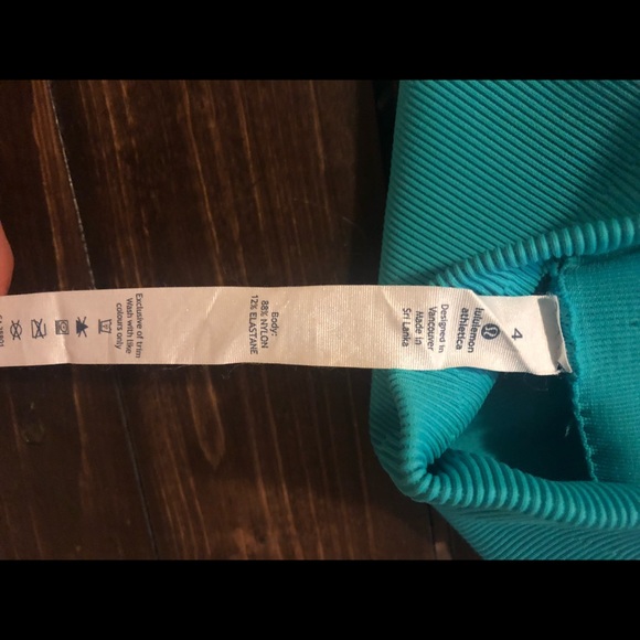 Lululemon high compression crops - Picture 4 of 5